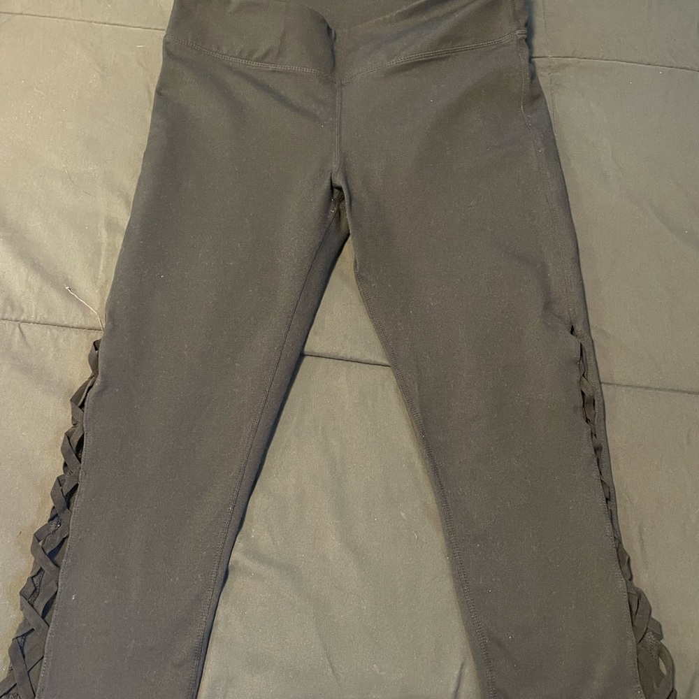 Fabletics Mid Rise Capri